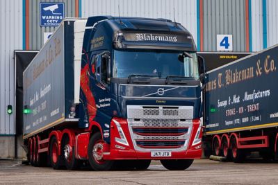 The three new Volvo FH 6x2 tractor units join three existing Volvos in Blakeman’s seven-strong fleet.