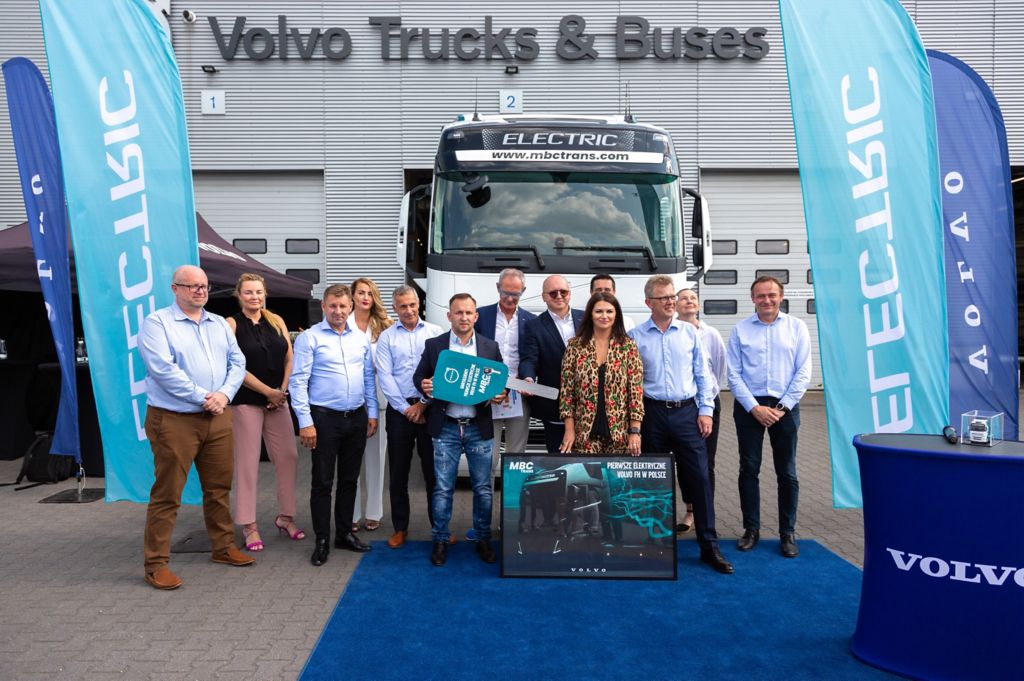 Pierwszy elektryczny ciągnik siodłowy Volvo FH dostarczony w  Polsce 