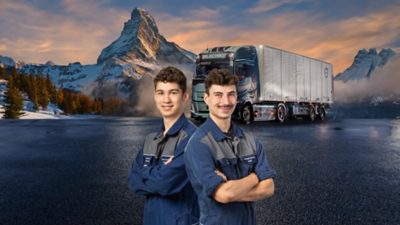Profilbild einer Person vor einer Berglandschaft 