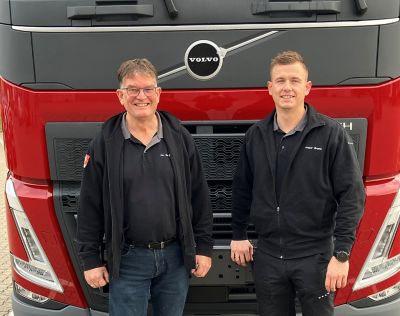 Jesper Brams (t.h.) overtager ansvaret som værkstedschef i Volvo Truck Center i Aarhus efter Kim Sørensen