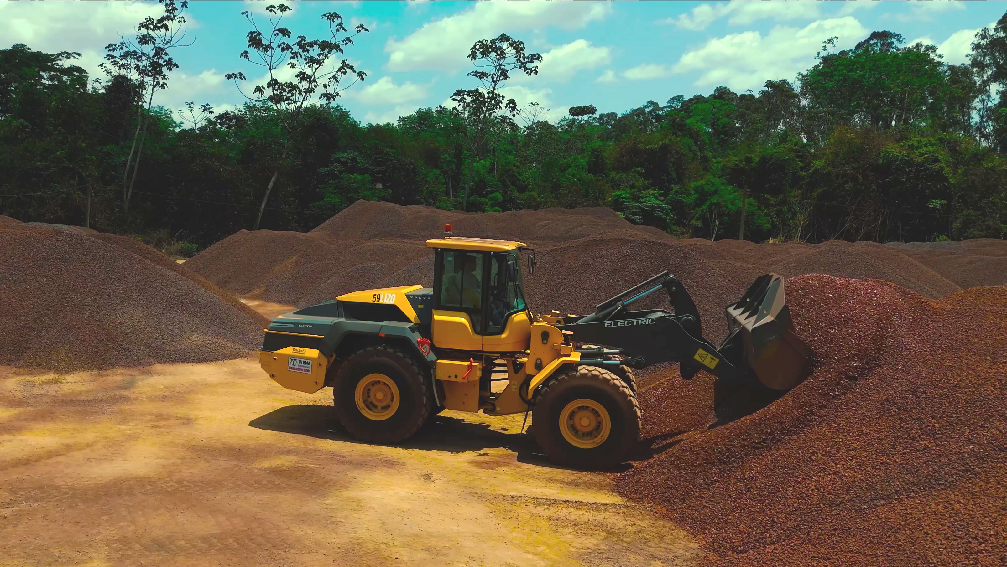 Viena Siderúrgica investe em carregadeira Volvo L120 Electric