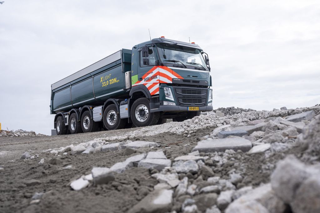 Nieuw: Volvo FM X-Light 10x4 met extreem hoog laadvermogen voor de infra-sector