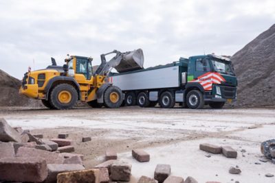 Nieuw: Volvo FM X-Light 10x4 met extreem hoog laadvermogen voor de infra-sector