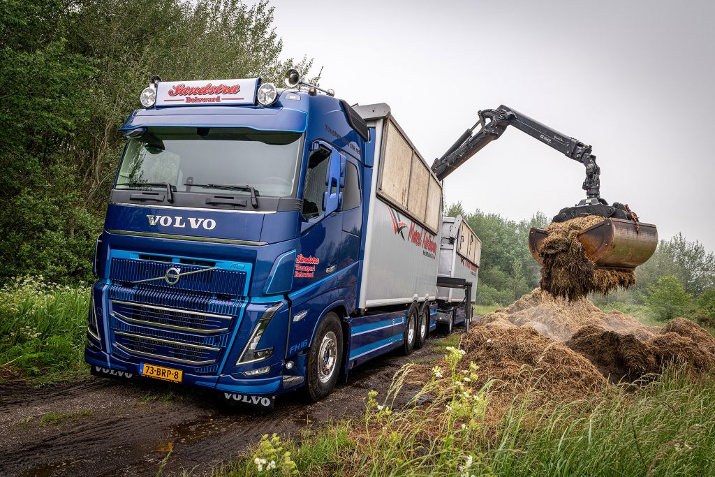 Eerste nieuwe model Volvo FH16 voor T. Sandstra Handel en Transport