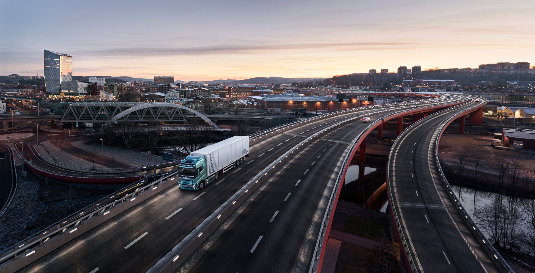 Wie elektrisch angetriebene Langstrecken-Lkw schon jetzt einen Großteil des heutigen Transportbedarfs bewältigen können