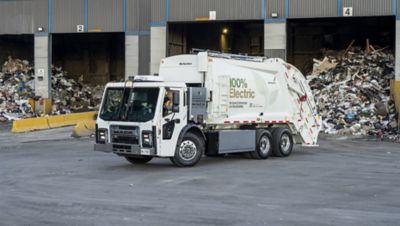 Mack Trucks announced today that the Mack LR® Electric is part of a winning submission for a $10 million award by the New York State Energy Research and Development Authority (NYSERDA) to introduce clean transportation solutions to Hunts Point in the South Bronx.