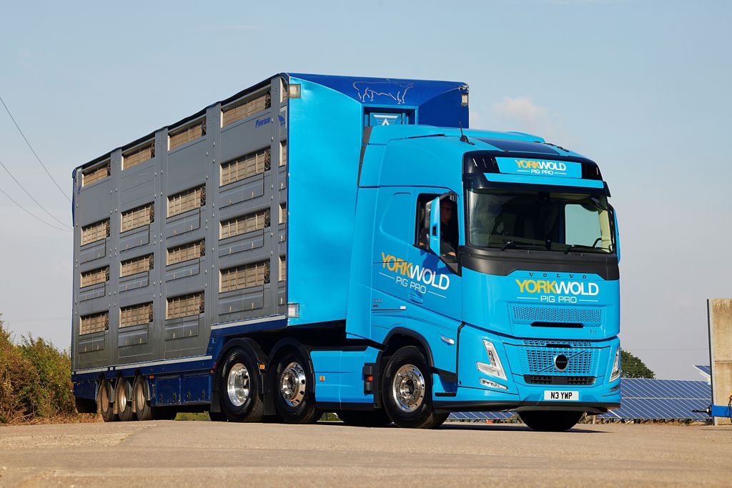 Yorkwold Pig Pro returns to Volvo for first time in more than 25 years with new FH Aero tractor unit