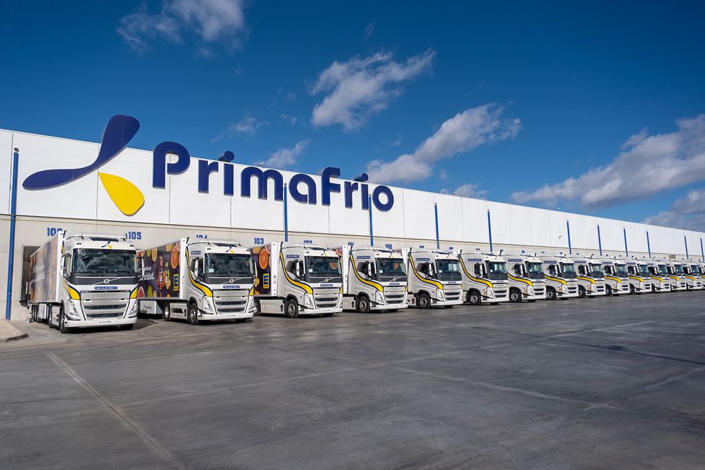 Volvo Trucks dodala 15 elektrických ťažkých nákladných vozidiel spoločnosti Primafrio Group v Španielsku