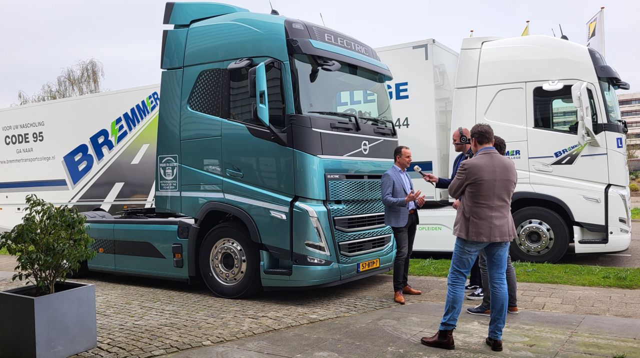 Jan Schouten, Manager Energy Transition bij Volvo Trucks Nederland, in gesprek met Roland Tameling van De Ondernemer tijdens de Business Mobility Week