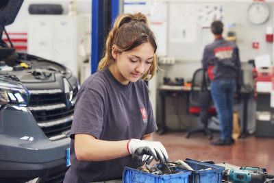 Renault Trucks start & drive