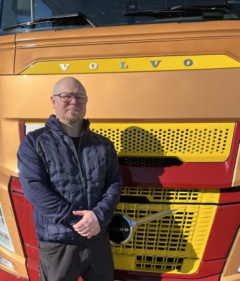 Sami Pirttimäki on Jyväskylän alueen uusi Volvo kuorma-automyyjä. 