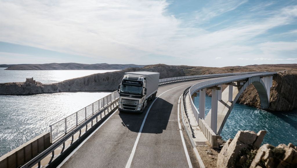 Найпопулярніша вантажівка Volvo відзначає 30-річчя свого інноваційного розвитку