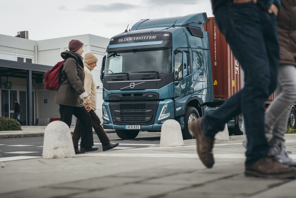 Volvo Trucks bietet Amazon Alexa in neuen schweren Nutzfahrzeugen an