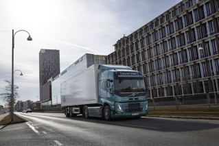 Volvo Trucks, jako pierwsze na świecie, zastosuje stal wytwarzaną bez użycia paliw kopalnych w swoich samochodach ciężarowych