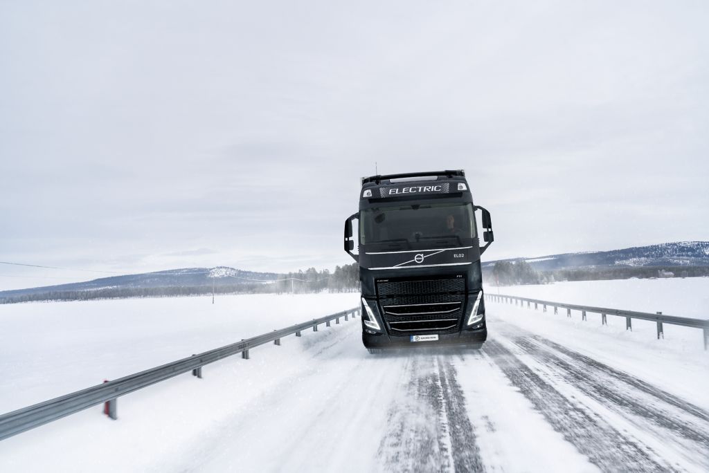 Volvo Trucks test fossielvrij ertstransport met elektrische trucks van 74 ton