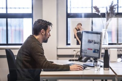 Mitarbeiter am Computer