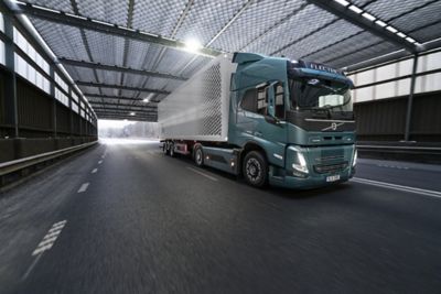 Storemen Logisticsille toimitetaan alkuvuonna 2023 Suomen ensimmäinen raskas, kokonaispainoltaan 44 tonnin Volvo sähkökuorma-auto.