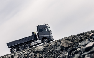  Volvo Trucks launch new features to support safe and demanding driving