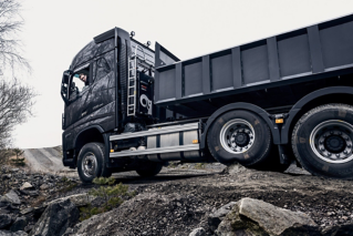  Volvo Trucks launch new features to support safe and demanding driving