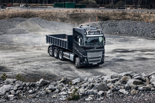  Volvo Trucks launch new features to support safe and demanding driving