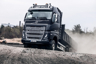  Volvo Trucks launch new features to support safe and demanding driving