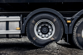  Volvo Trucks launch new features to support safe and demanding driving