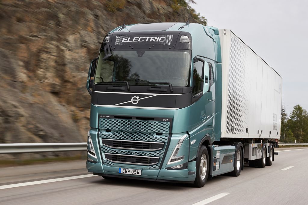 Volvo FH electric wins International Truck of the Year 2024