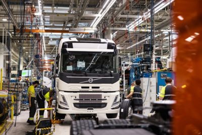 沃尔沃卡车开始在根特工厂加速量产纯电动重卡车型