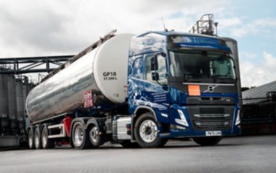 Tennants Distribution has taken delivery of three Volvo FM Globetrotter 6x2 rigids and two FM Globetrotter 6x2 tractor units.