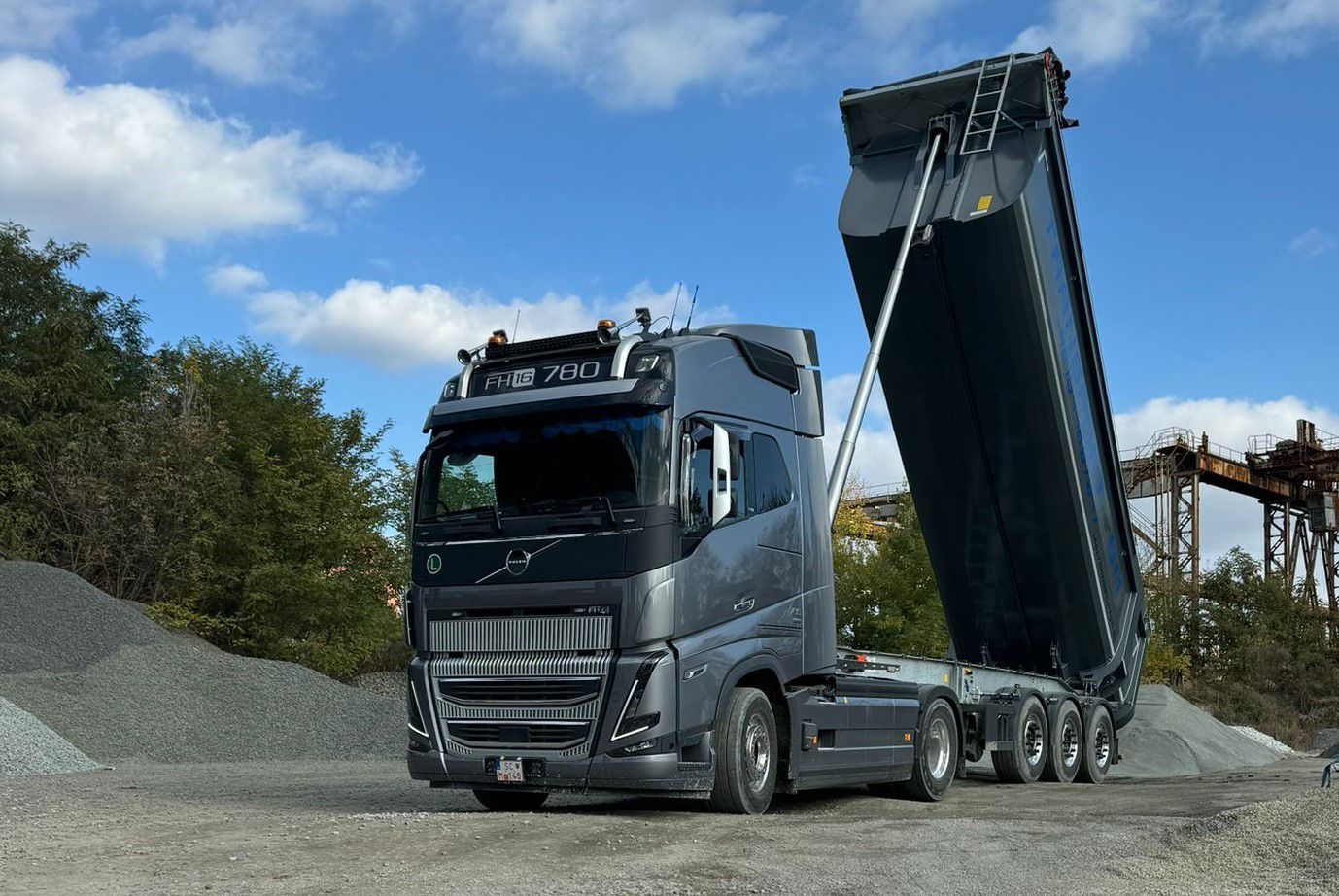 Zoznámte sa s majiteľom najvýkonnejšieho nákladného vozidla Volvo FH16 780k  