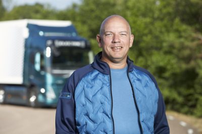 Tobias Bergman, ředitel oddělení testů por novináře ve společnosti Volvo Trucks.