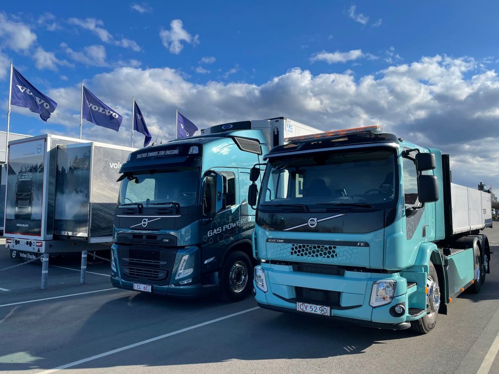 Volvo Trucks investerer massivt i bæredygtige transportløsninger og kan tilbyde et fuldt lastbilprogram inden for el- og gasdrevne lastbiler.