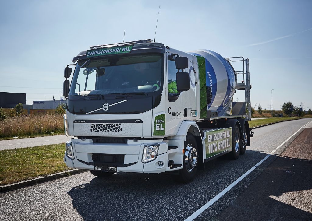 Unicon A/S og Volvo Danmark A/S fejrer 1 års dag for verdens første el-betonlastbil 