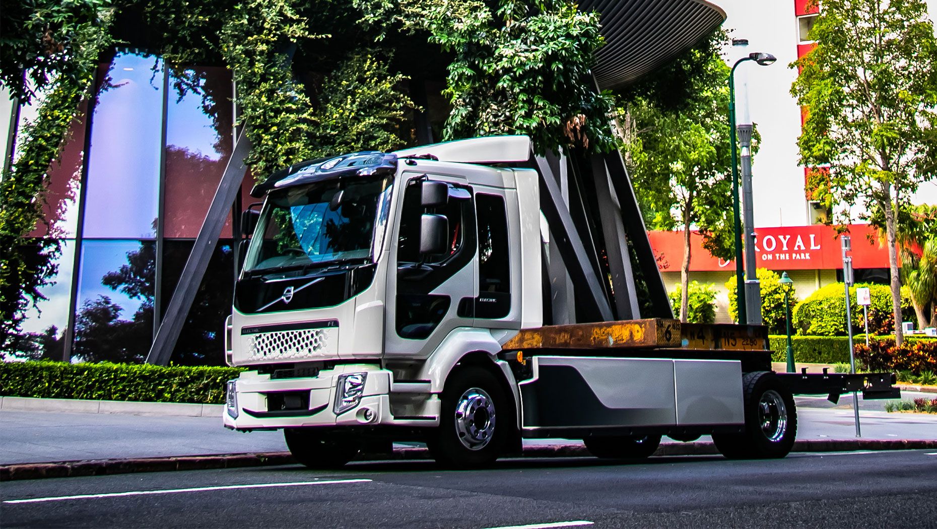 Volvo Electric FL truck in heat test in Australia