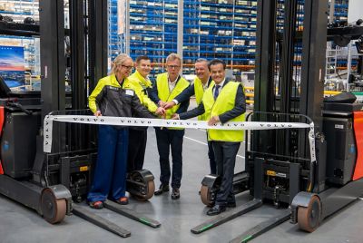 L-R: Sandra Finér, Head of Service Operations & Technology, Christopher Murphy, Head of DC Sydney, Roger Alm, Executive Vice President of Volvo Group and President of Volvo Trucks, Martin Merrick, President Volvo Group Australia, The Hon. Anoulack Chanthivong MP, Minister for Industry and Trade and Member for Macquarie Fields