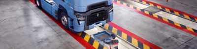 Volvo FH in werkplaats services onderhoud