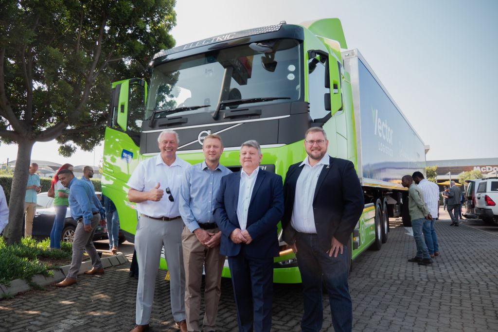 Volvo Trucks delivers electric trucks to Vector Logistics