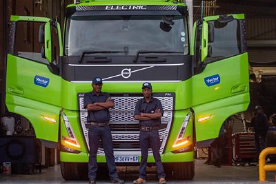 Volvo Trucks delivers electric trucks to Vector Logistics