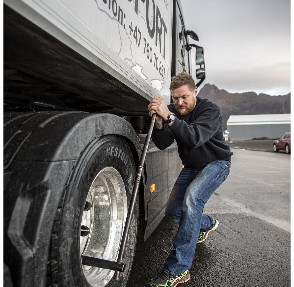 Борьба со стихией в норвежской Арктике | Volvo Trucks Magazine