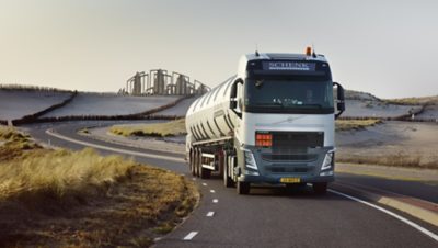 Volvo FH spoločnosti Schenk tanktransport.