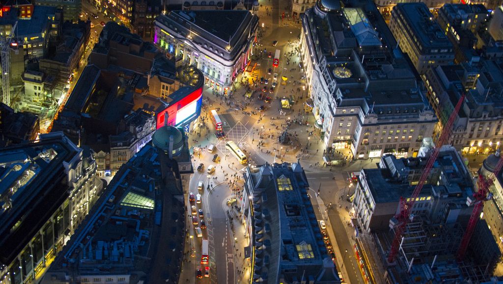 Piccadilly Circus, hartje London.