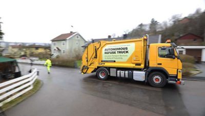 Camion di rifiuti Renova.