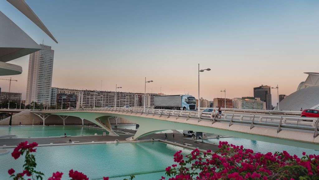 Volvo FH LNG drives through Valencia.