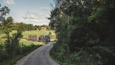 Autocamionul lui Knatte în viraj