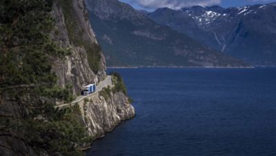 El paisaje en el suroeste de Noruega puede ser impresionante, pero para los conductores de camiones es potencialmente peligroso si no se mantienen enfocados.