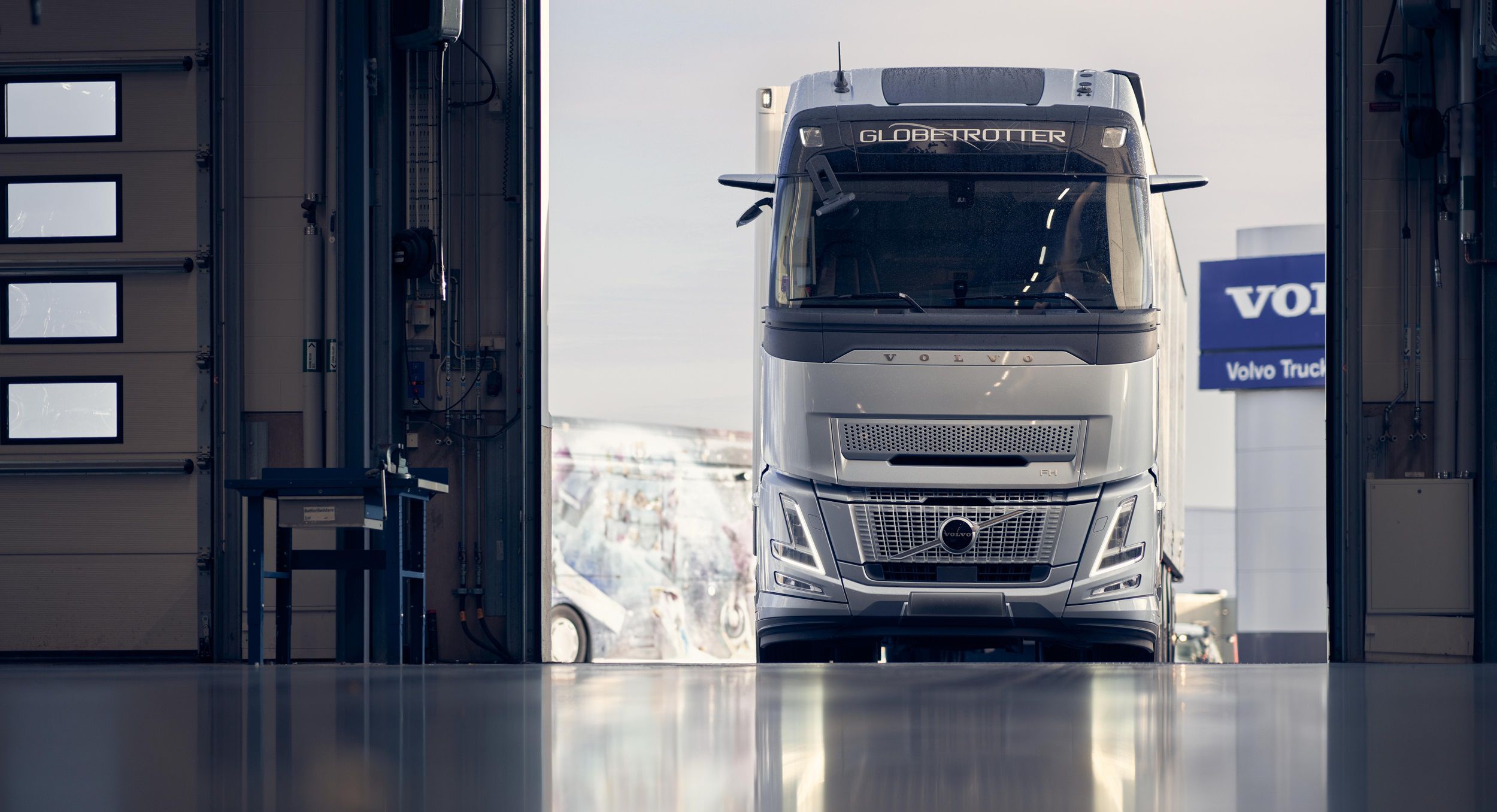 Van Dijk Groep voor de 14e keer uitgeroepen tot ‘Beste Dealer’ in Volvo Trucks’ klanttevredenheidsonderzoek en wint ook prijs voor 'Beste Werkplaats'