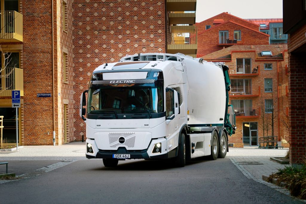 Nieuwste generatie elektrische Volvo-trucks voor afvalinzameling, recycling en regionale inzet op IFAT 2026 in München