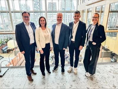 Fra venstre: Sveinung Kjøren (Gjensidige), Nina Bratlie (Volvo Finans), Rune Vestengen (Volvo Finans), Terje Bergskås (Gjensidige) og Trude Hessen (Gjensidige).