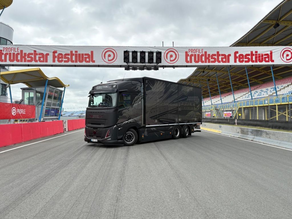 Volvo Trucks toont Volvo FH Aero Electric Swedish Metal en Volvo FH16 Swedish Metal op Truckstar Festival