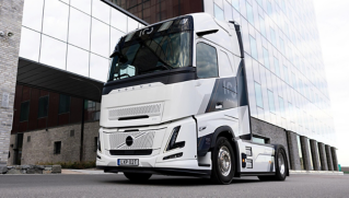 Volvo Trucks, 100. Yılını Özel Seri FH ve FH16 Modelleriyle Kutluyor!